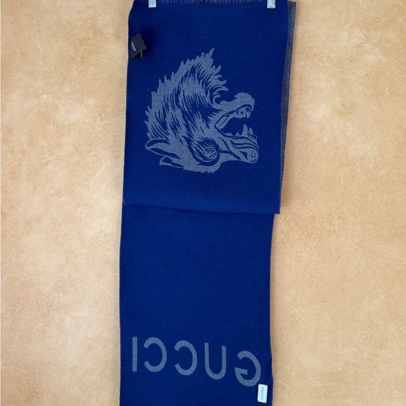 Gucci Blue and Gray Wool Scarf with Wolf Design 71” x 14” - Picture 7 of 10
